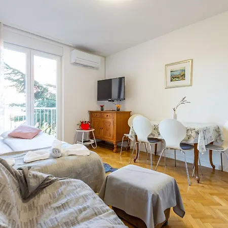 Lana Apartment *