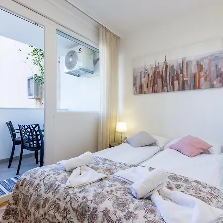 Lana Apartment *