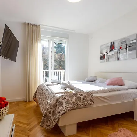 Lana Apartment *